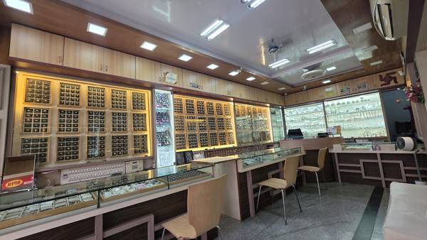 Gold display cabinets - Manpasand Jewellery & Diamonds, T Dasarahalli