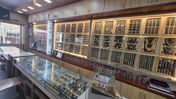 Necklace and haram display - Manpasand Jewellery & Diamonds, T Dasarahalli