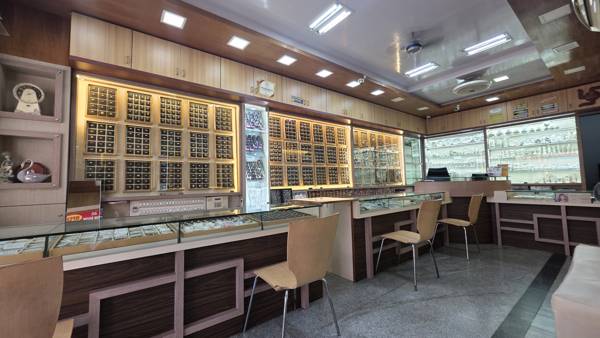 Seating for families - Manpasand Jewellery & Diamonds, T Dasarahalli