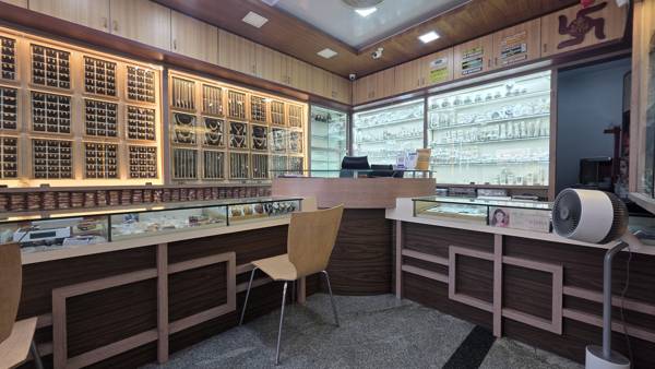 Gold and silver counters - Manpasand Jewellery & Diamonds, T Dasarahalli